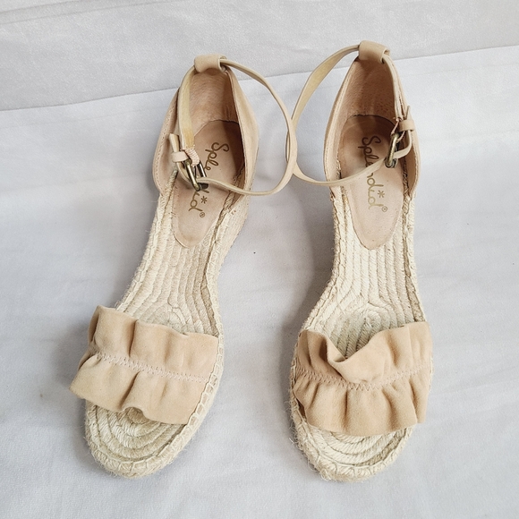 Splendid Ruffle Wedges - Picture 2 of 6